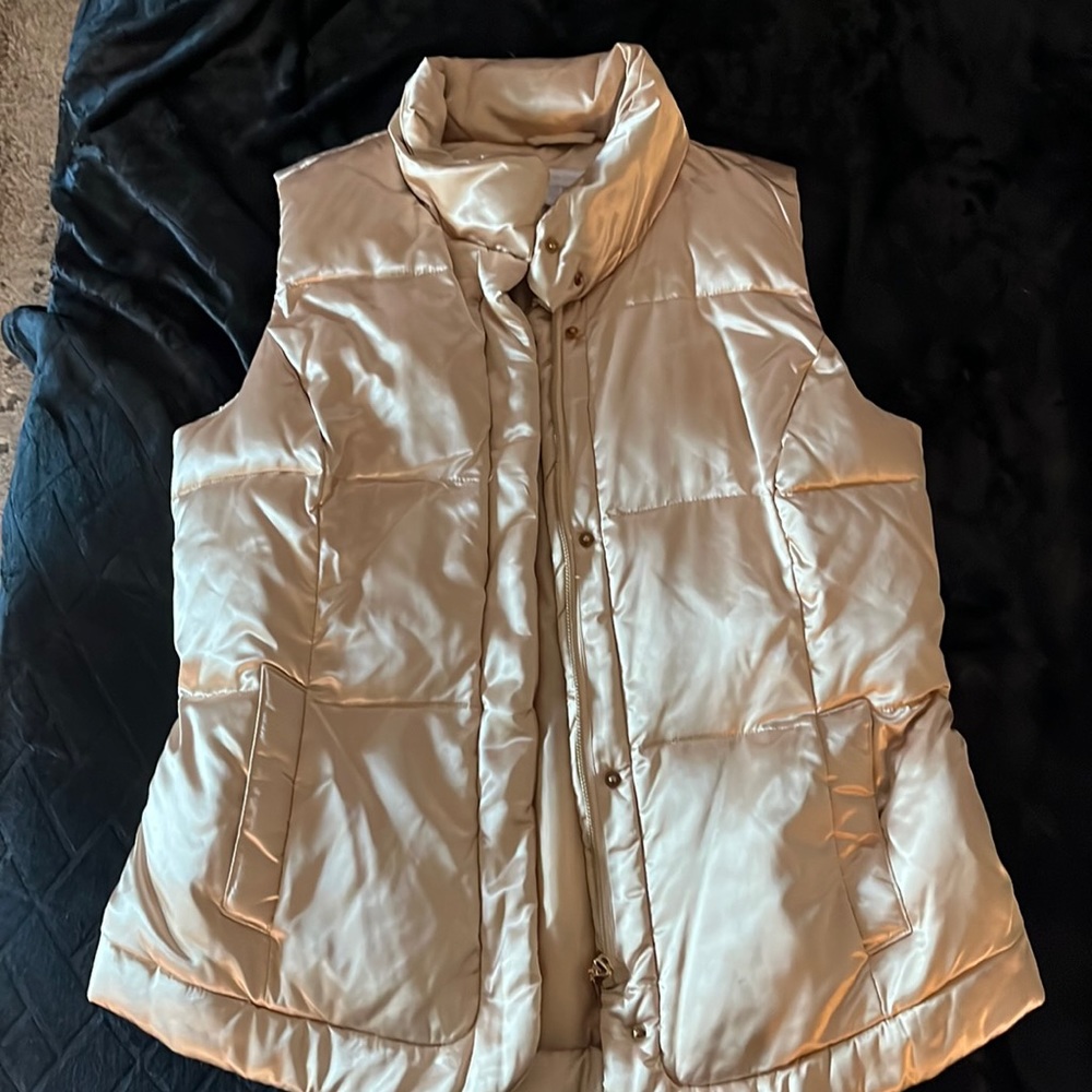 Down proffer vest, like new, beautiful gold color